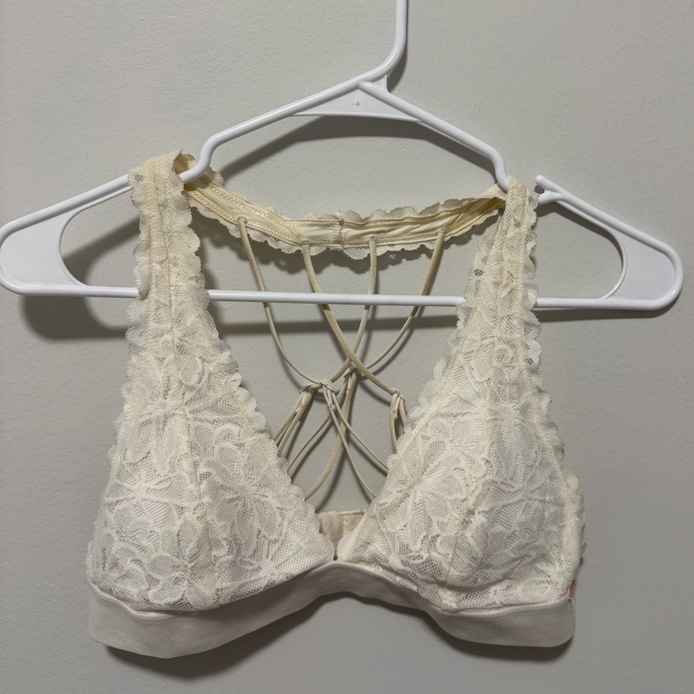 Elegant Lace Bralette with Strappy Back in Cream